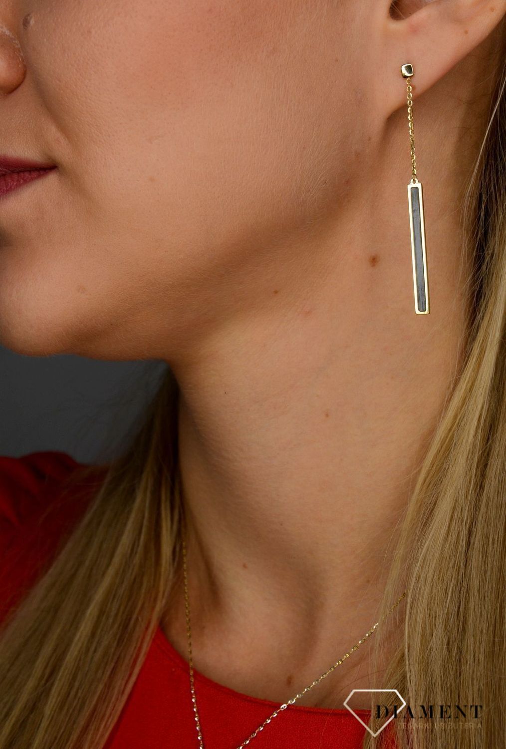 Złote kolczyki 585 długie złoto w połączeniu z czarnym OR AG 1012.jpg